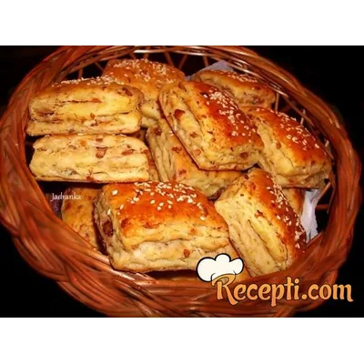 Kolac Pogacice Sa Cvarcima 500 g